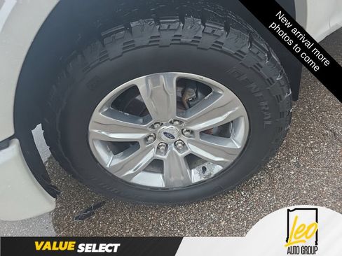 Used 2016 Ford F150 Platinum w/ Equipment Group 701A Luxury AWD/4WD image 9