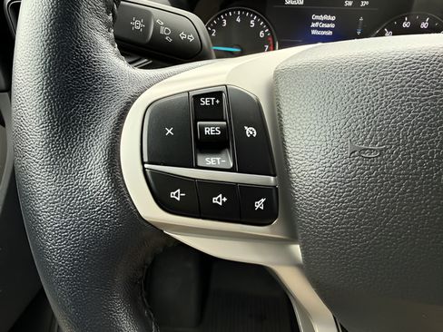 Used 2022 Ford Explorer XLT AWD/4WD image 16