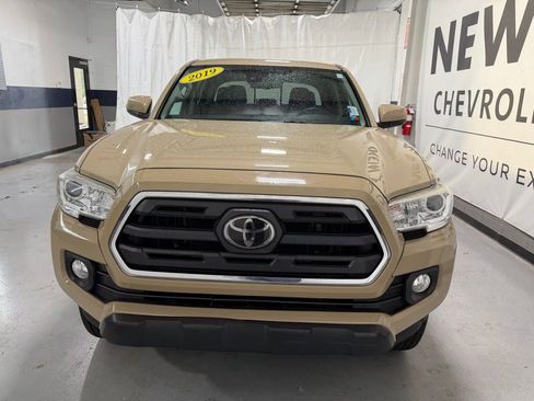 Used 2019 Toyota Tacoma SR5 AWD/4WD image 36