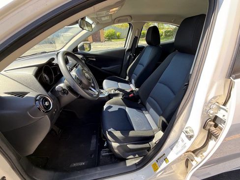 Used 2019 Toyota Yaris LE image 10