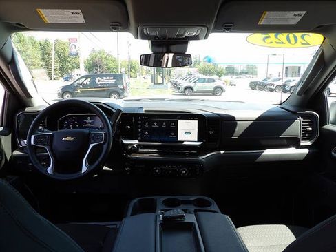 Certified 2025 Chevrolet Silverado 1500 LT AWD/4WD image 33