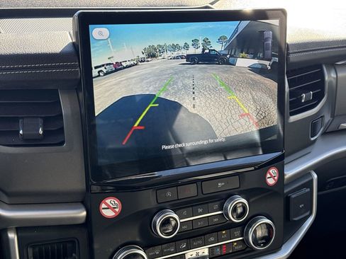 Used 2024 Ford Expedition XLT image 25