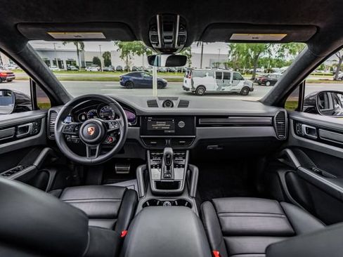 Used 2023 Porsche Cayenne Turbo GT AWD/4WD image 22
