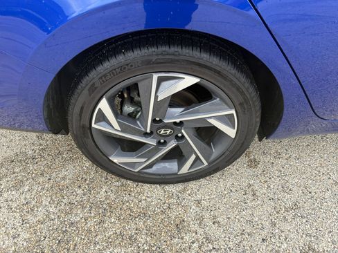 Used 2025 Hyundai Elantra Limited FWD image 32
