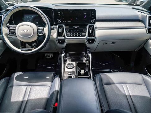 Certified 2023 Kia Sorento SX Prestige AWD/4WD image 11