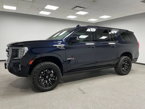 Used 2023 GMC Yukon XL AT4 AWD/4WD image 5