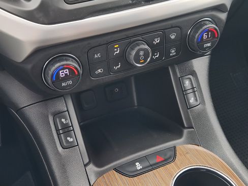 Used 2018 GMC Acadia SLE w/ Driver Alert Package I FWD image 19