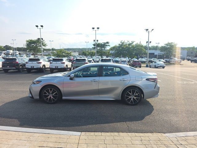 Used 2024 Toyota Camry SE AWD/4WD image 5