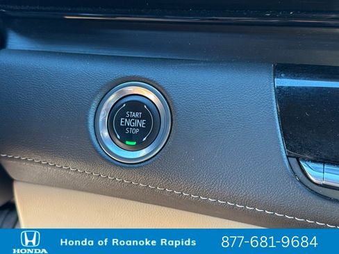 Used 2024 Cadillac Escalade Premium Luxury image 18