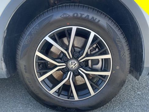 Used 2021 Volkswagen Tiguan SE AWD/4WD image 14