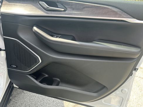 Certified 2022 Jeep Grand Cherokee Limited 4xe w/ Luxury Tech Group II image 17