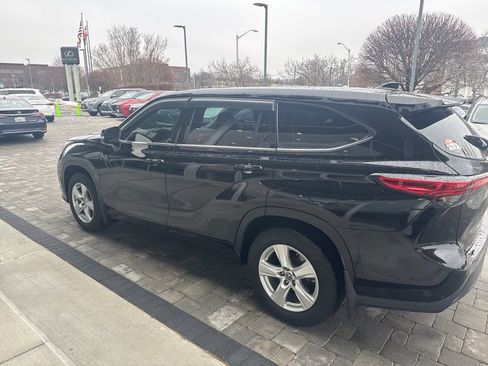 Used 2021 Toyota Highlander LE image 24