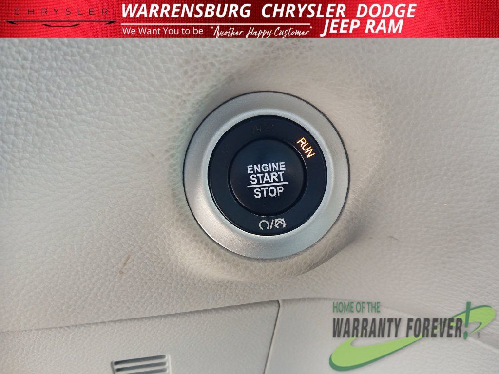 Used 2024 Chrysler Pacifica Limited FWD image 30