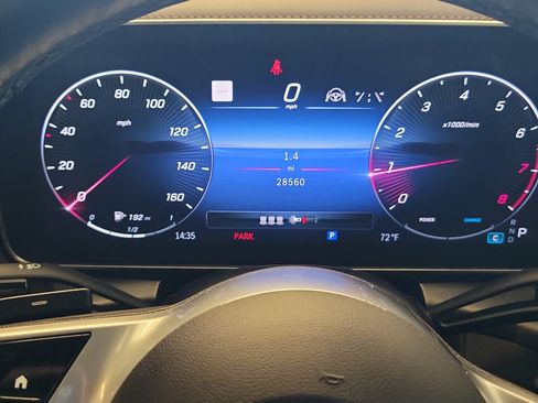 Used 2024 Mercedes-Benz GLC 300 4MATIC image 35
