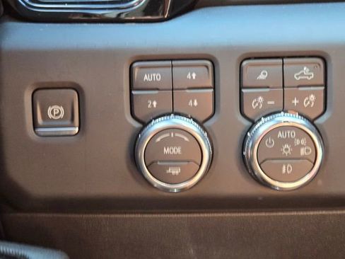Used 2024 GMC Sierra 1500 AT4X image 23