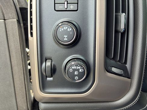 Used 2018 GMC Sierra 2500 Denali w/ Duramax Plus Package AWD/4WD image 29