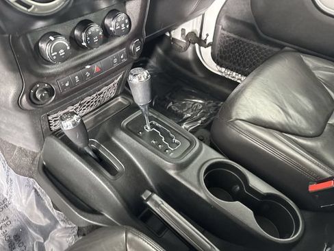 Used 2017 Jeep Wrangler Unlimited Sahara w/ Mopar Chrome Edition Group AWD/4WD image 14