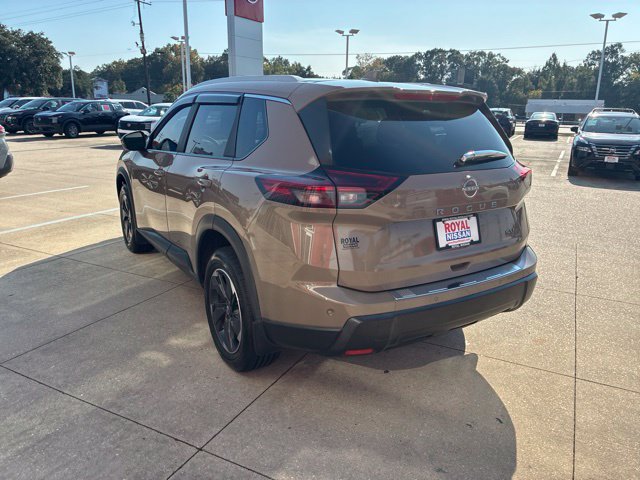 Used 2024 Nissan Rogue SV w/ SV Premium Package FWD image 5