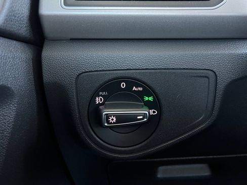 Used 2019 Volkswagen Atlas SE w/ Towing Package image 18