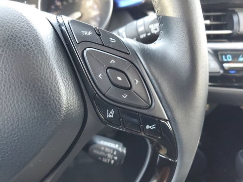 Used 2022 Toyota C-HR XLE FWD image 20