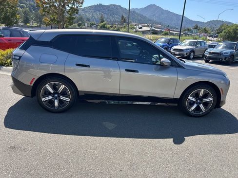 Used 2024 BMW iX xDrive50 w/ Sport Package AWD/4WD image 6