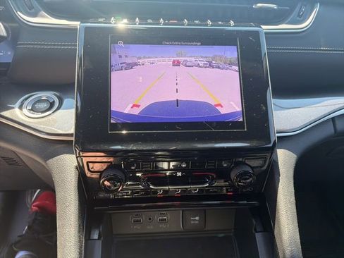 Used 2023 Jeep Grand Cherokee Altitude image 8