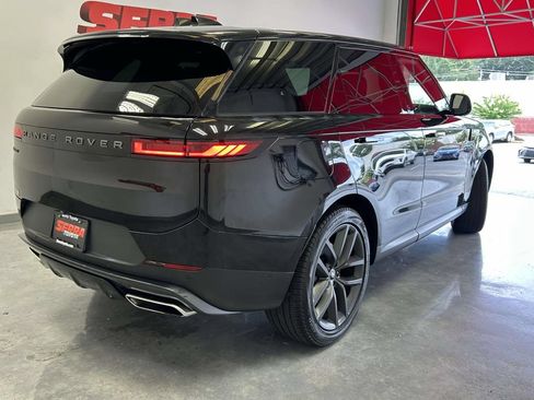 Used 2024 Land Rover Range Rover Sport SE AWD/4WD image 3