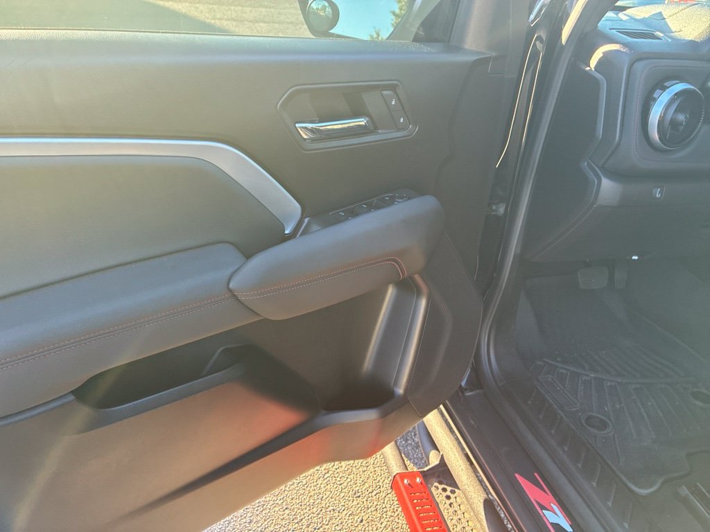 Used 2023 Chevrolet Colorado Z71 AWD/4WD image 18
