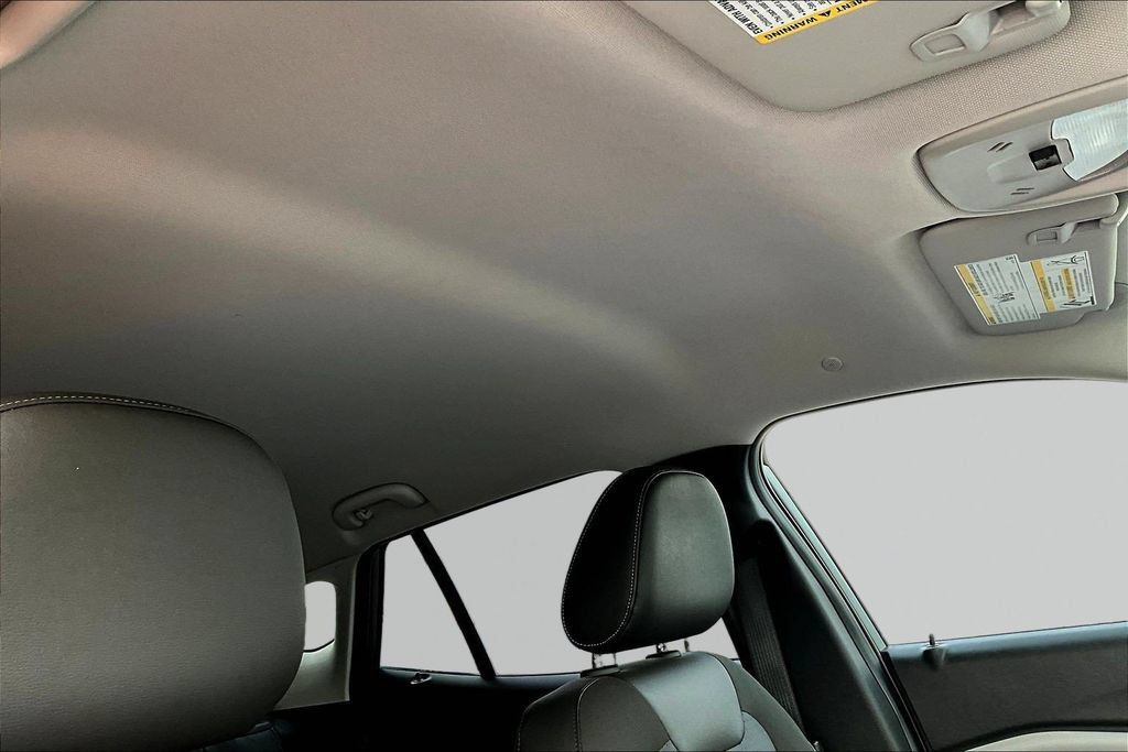 Used 2024 Chevrolet Trax LT FWD image 23