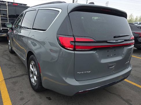 Used 2023 Chrysler Pacifica Limited FWD image 4