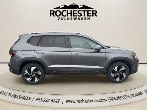 New 2026 Volkswagen Taos SE image 10