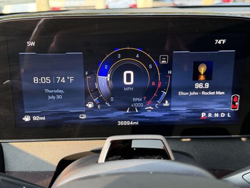 Used 2025 Chevrolet Traverse RS FWD image 22