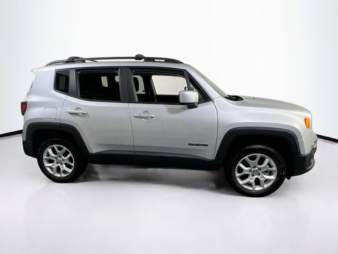 Used 2017 Jeep Renegade Latitude image 4