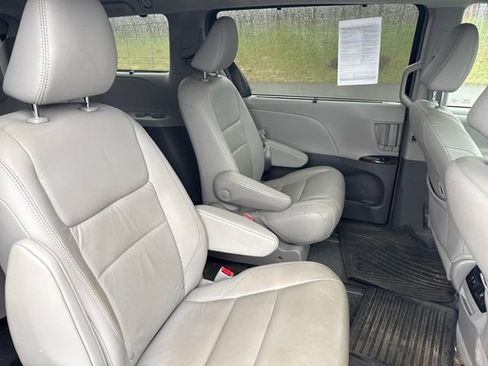 Used 2019 Toyota Sienna XLE Premium image 14