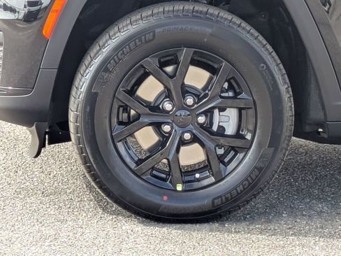 New 2025 Jeep Grand Cherokee L Altitude image 12