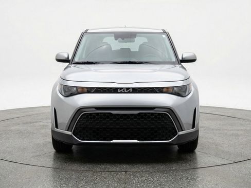 Used 2025 Kia Soul LX w/ LX Technology Package FWD image 2