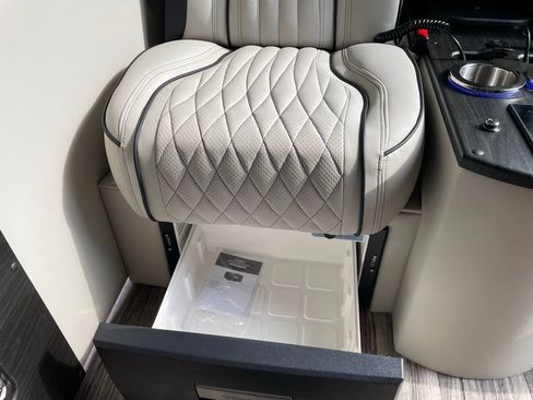 Used 2024 Mercedes-Benz Sprinter 3500 image 47