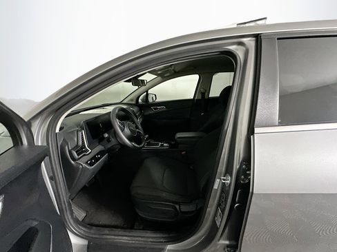 Used 2025 Kia Sportage LX image 13