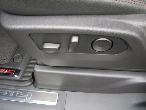 New 2026 GMC Sierra 1500 AT4 w/ AT4 Premium Package AWD/4WD image 34