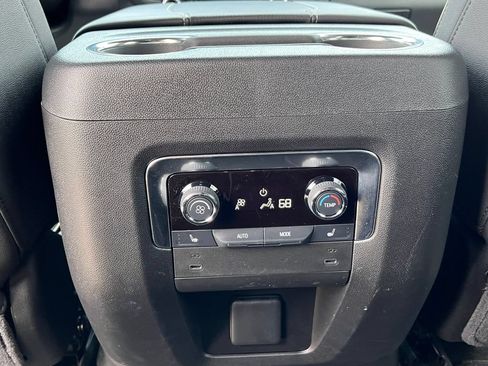 Used 2025 Chevrolet Suburban Premier AWD/4WD image 40