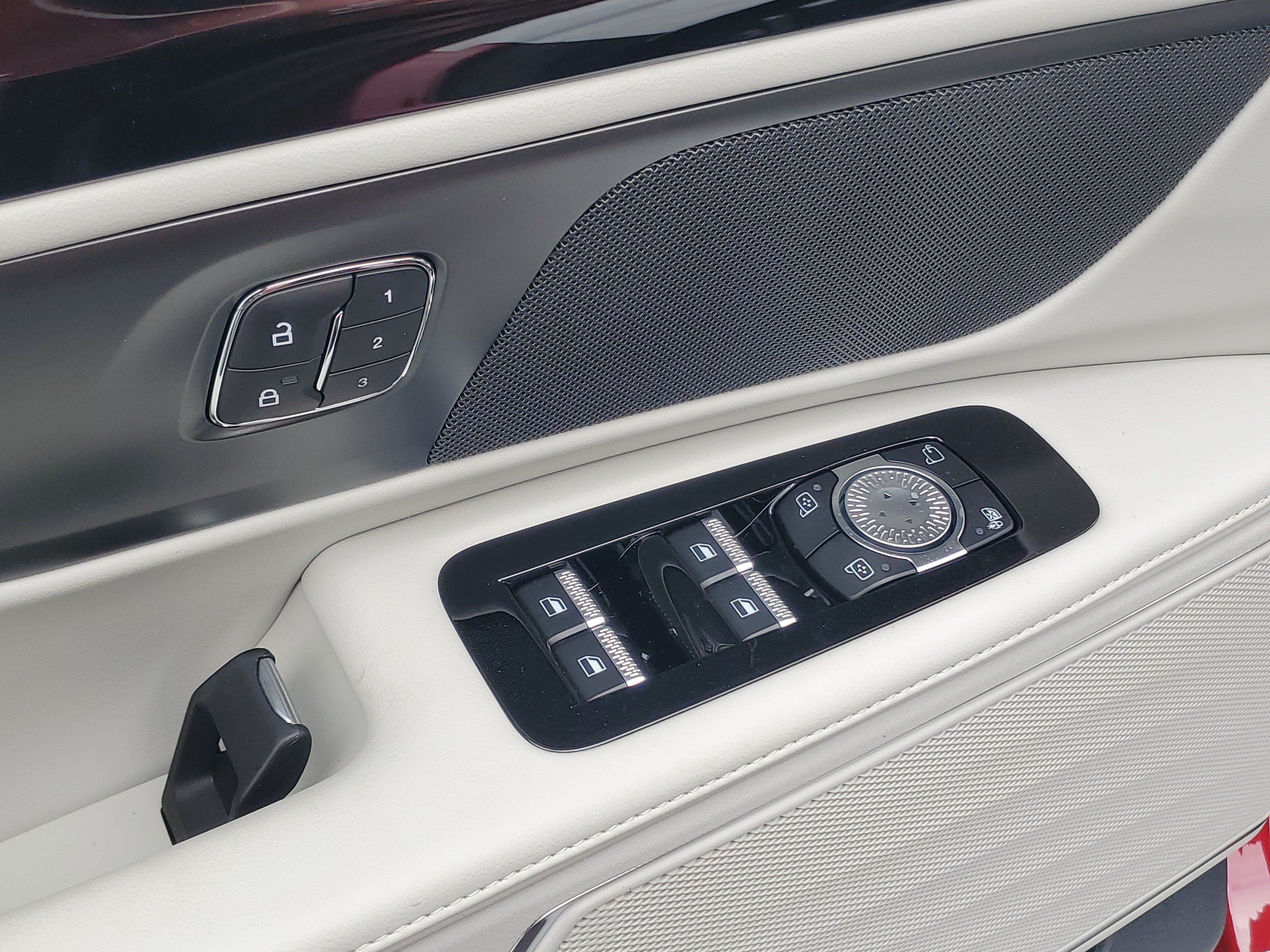 New 2026 Lincoln Nautilus Premier AWD/4WD image 9