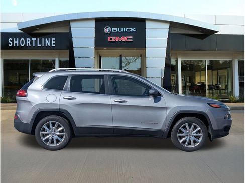 Used 2014 Jeep Cherokee Limited w/ Luxury Group AWD/4WD image 2