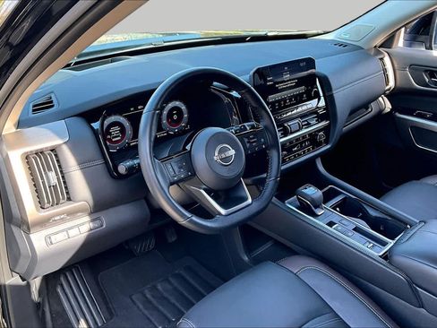 Certified 2024 Nissan Pathfinder Platinum FWD image 15
