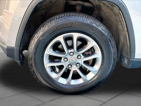 Used 2015 Jeep Grand Cherokee Limited w/ Trailer Tow Group IV AWD/4WD image 11