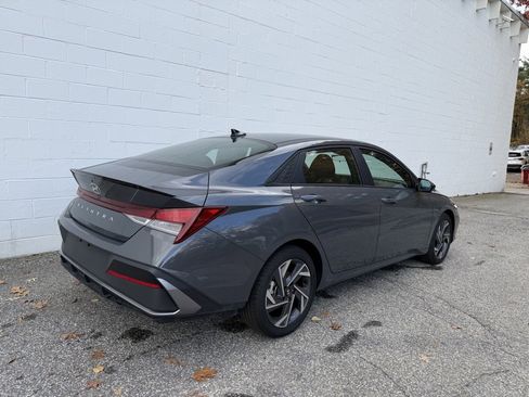 Used 2025 Hyundai Elantra Sport image 3