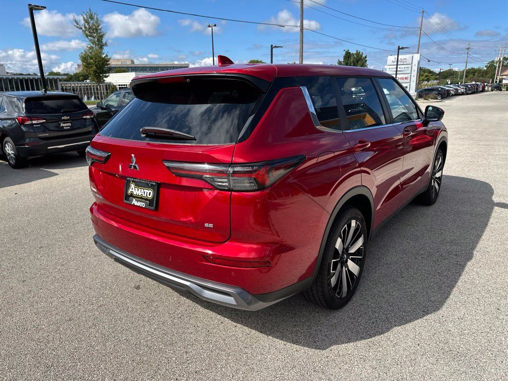 Used 2025 Mitsubishi Outlander SE AWD/4WD image 9