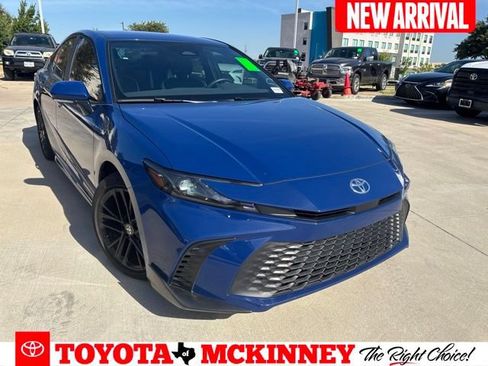 Used 2025 Toyota Camry SE FWD image 1
