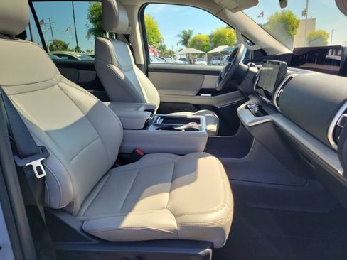 Used 2025 Ford Expedition Active AWD/4WD image 18