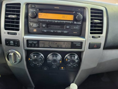 Used 2005 Toyota 4Runner SR5 AWD/4WD image 29