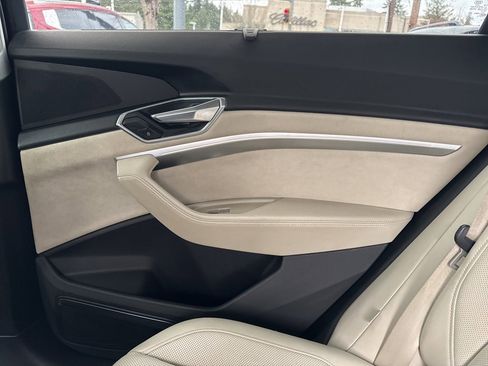 Used 2019 Audi e-tron Prestige w/ Prestige Package image 45